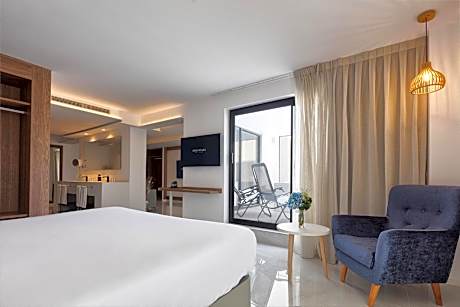 Presidential Suite with Outdoor Jacuzzi