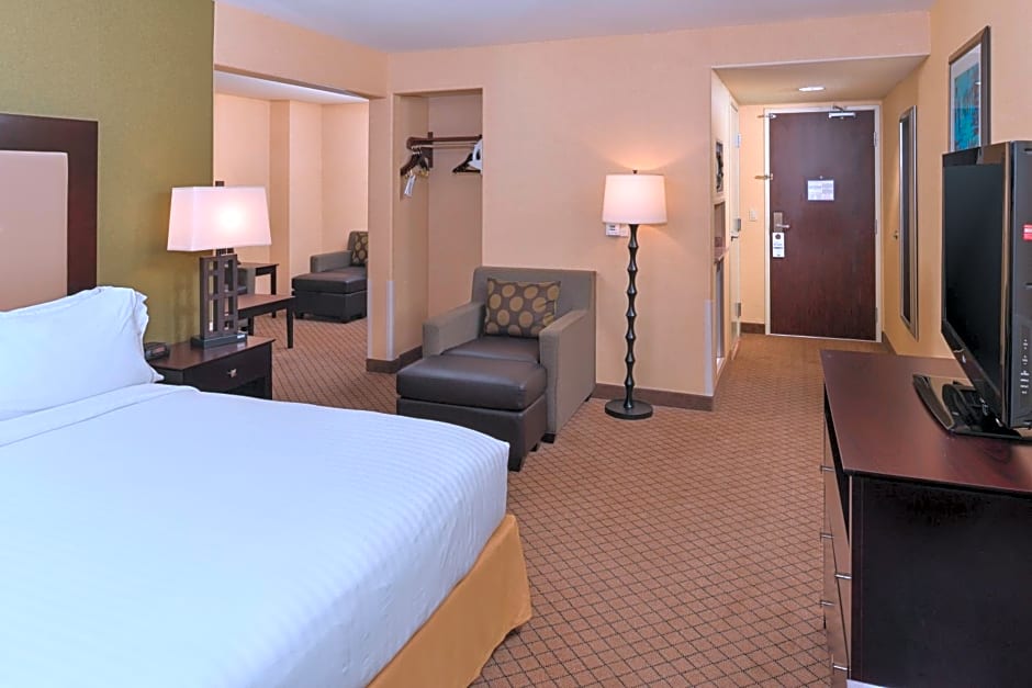 Holiday Inn Express Woodland By IHG