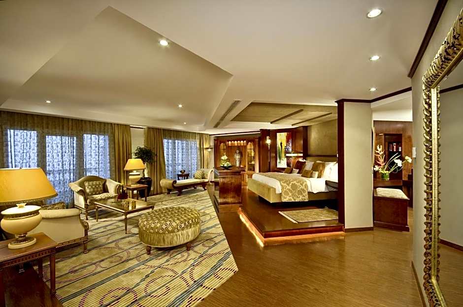 Photo 1 of 4 of Royal Suite, Sea View