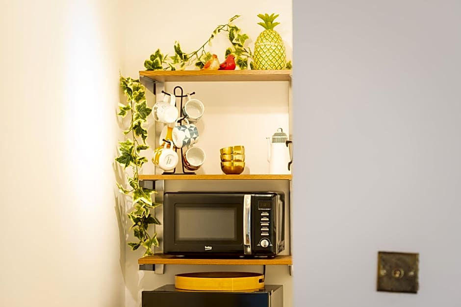 Idyllic Clifton Hideaway - Stunning Garden Flat