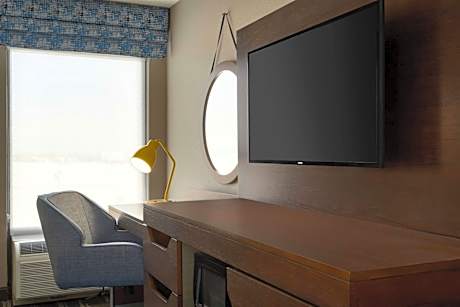 King Room with King Bed - Non-Smoking