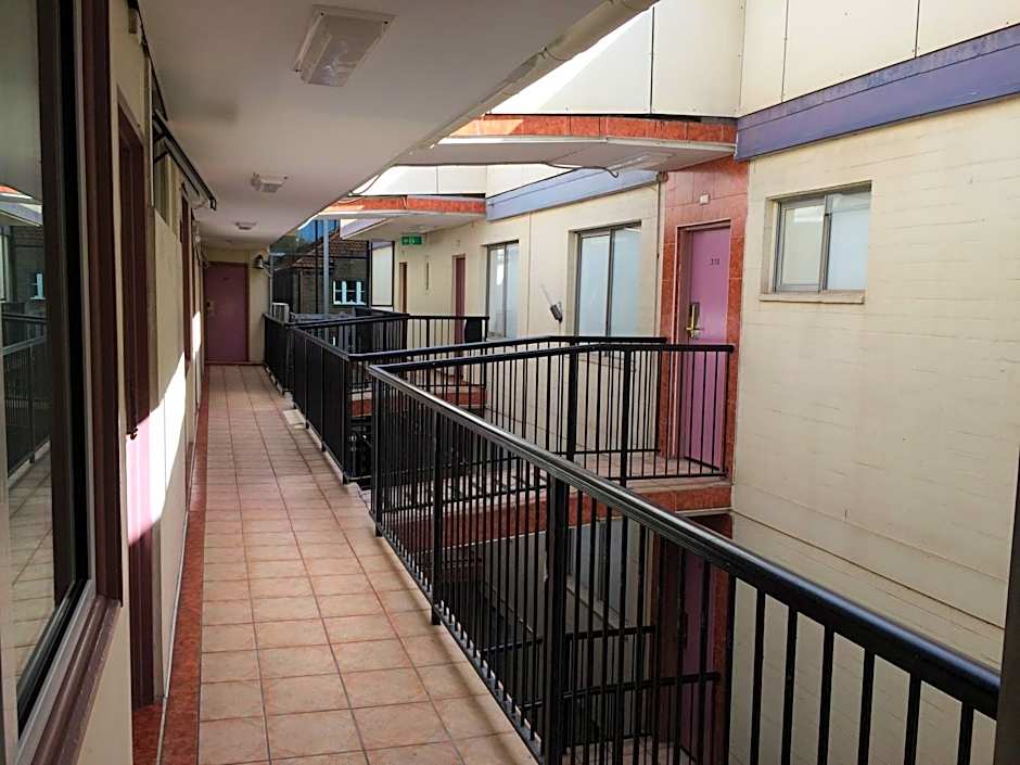 Edgecliff Lodge Motel