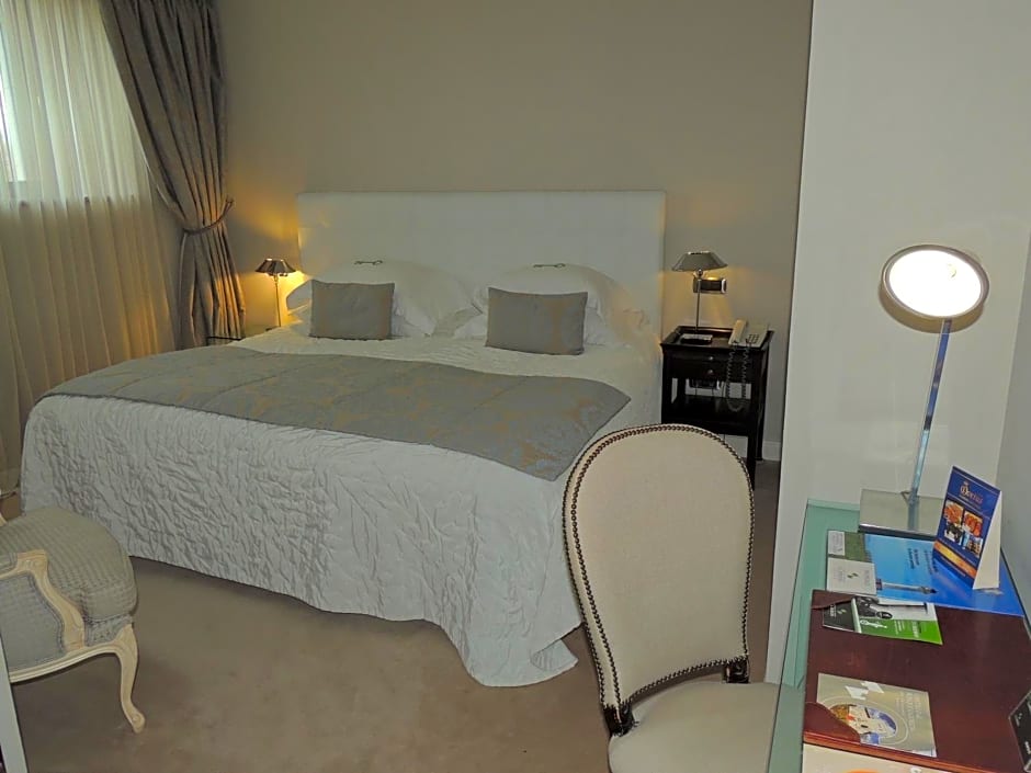 Castillo Del Bosque La Zoreda