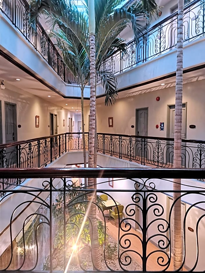 Casa Leticia Business Inn