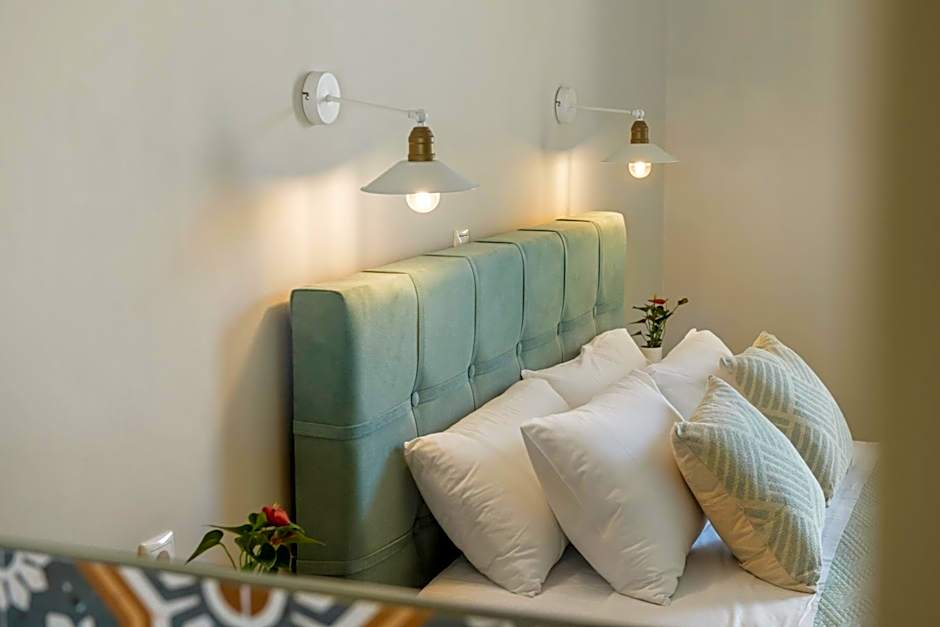 Batelo - Adults Only