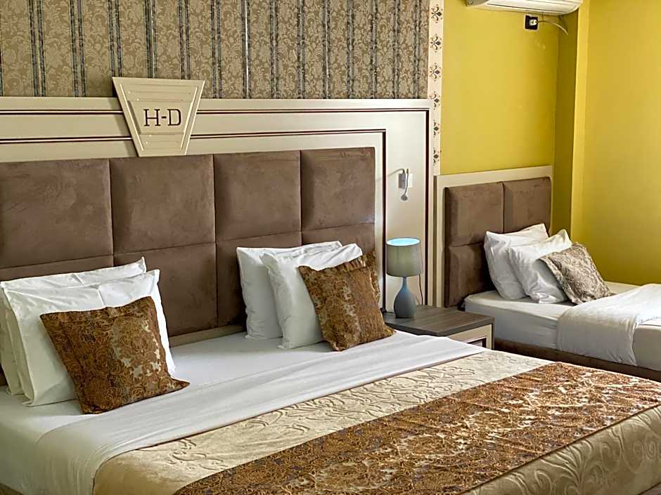 Hotel Deluxe
