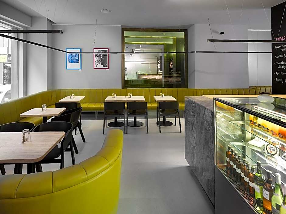 The ICON Hotel & Lounge