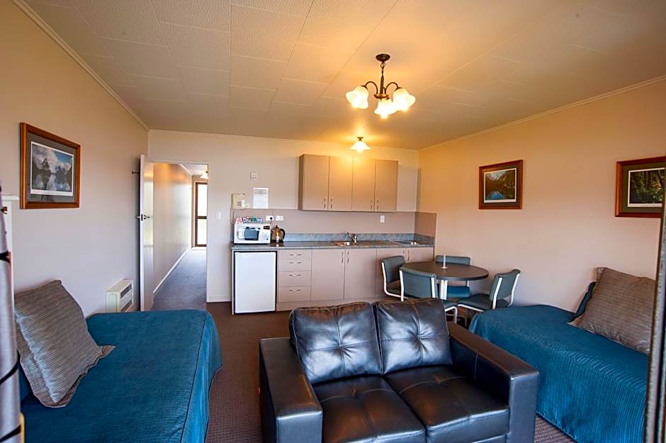 Lakeside Motel & Apartments