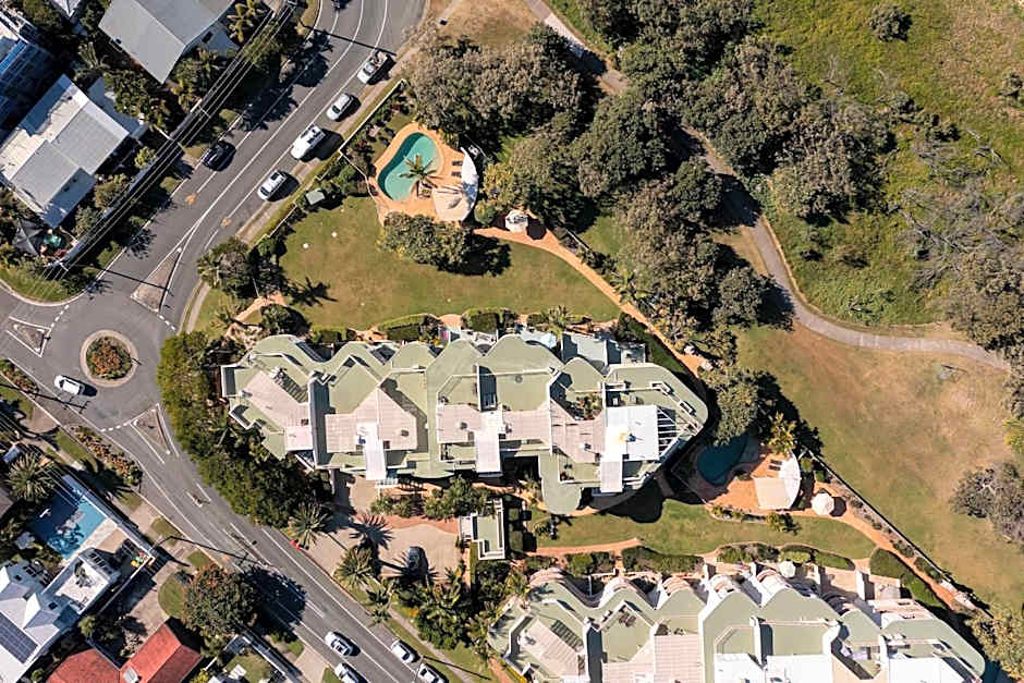 Surfside Buddina Beachfront 3bed Apt - Direct Beach Access