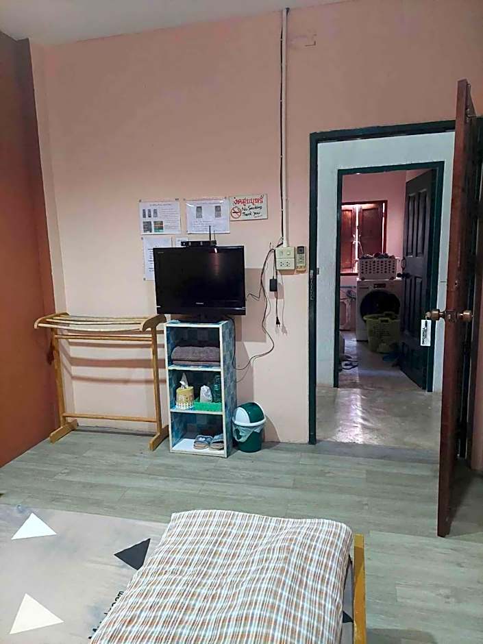 Tonkong Guesthouse & Restaurant