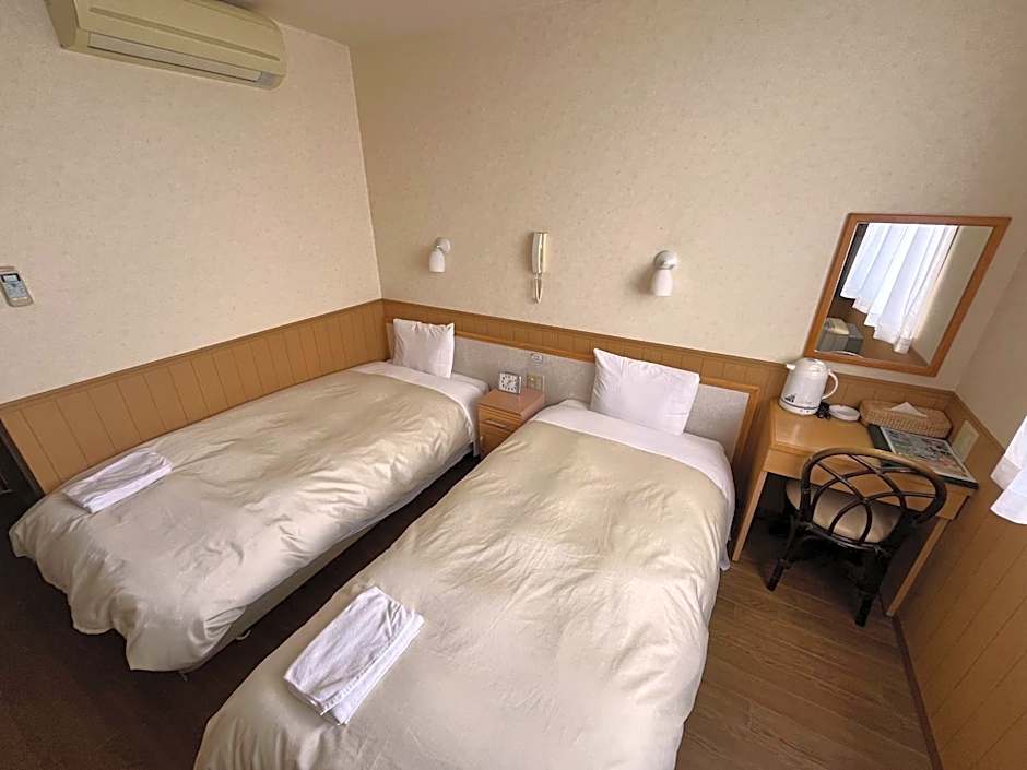 Foto 1 de 11 de 2 Beds, Nonsmoking