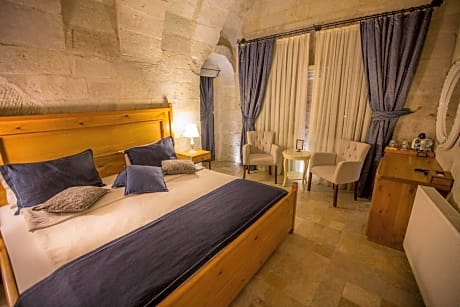 Premium Honeymoon Cave Suite