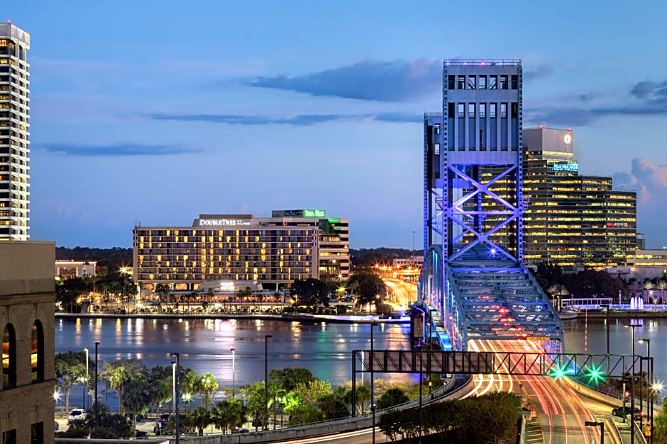 DoubleTree by Hilton Jacksonville Riverfront