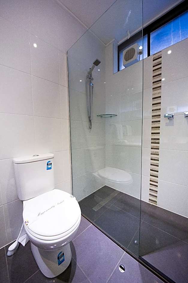 Sandown Regency Hotel & Apartments
