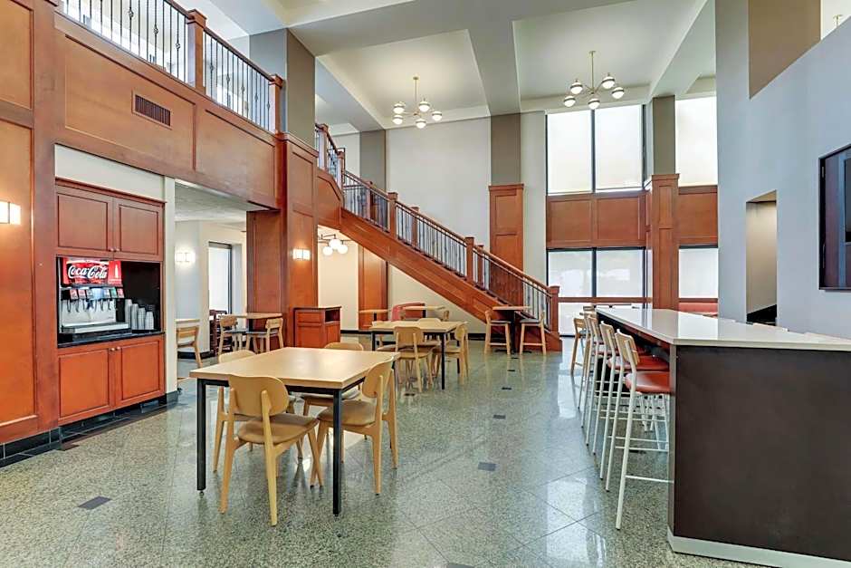 Drury Inn & Suites Birmingham Lakeshore Drive