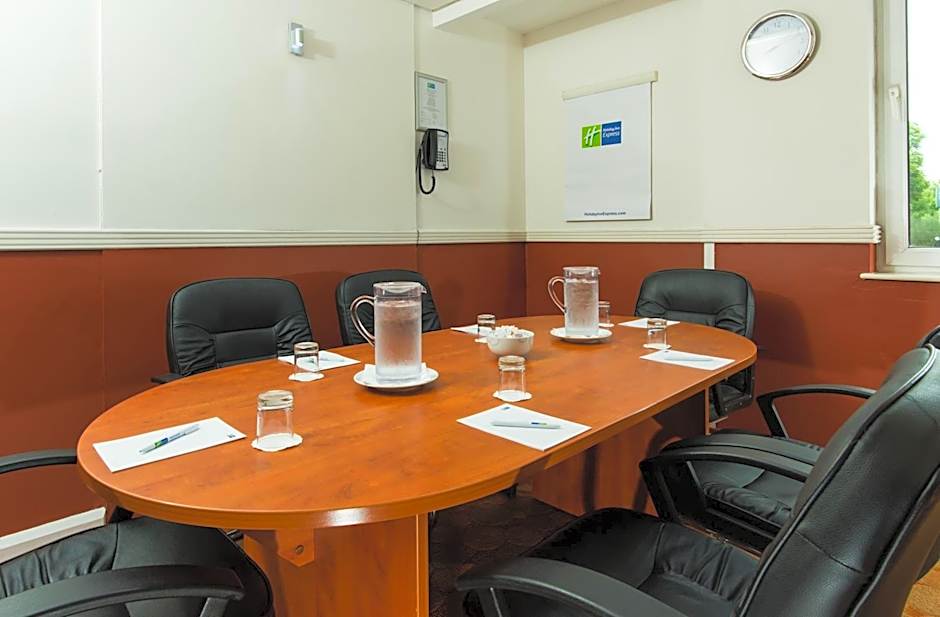 Holiday Inn Express Burton on Trent By IHG