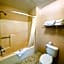 Days Inn by Wyndham Mackinaw City - Lakeview