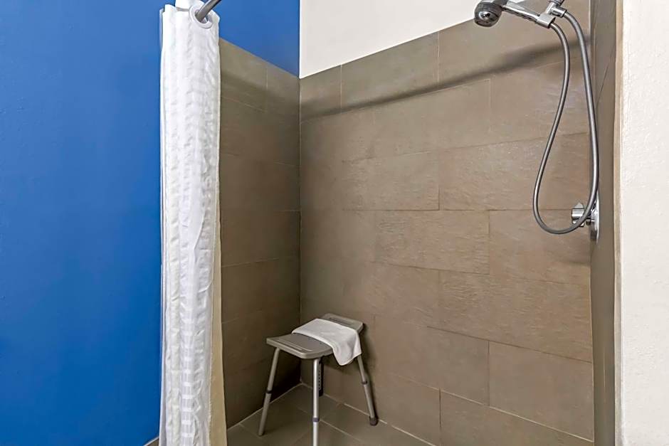 Sonesta Essential IAH Airport JFK Boulevard - Newly Renovated