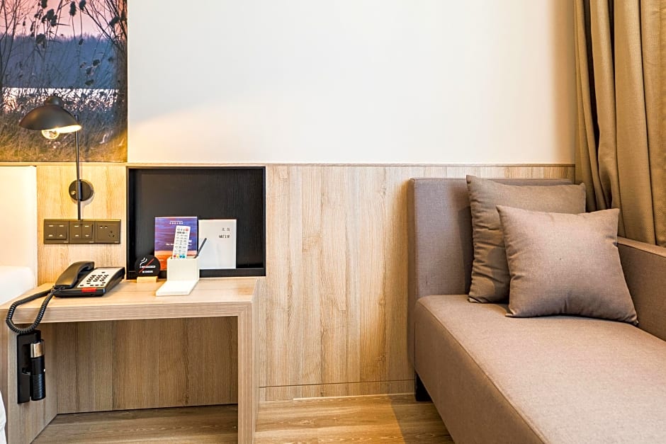 Atour Hotel (Jining Taibai Road Canal City)