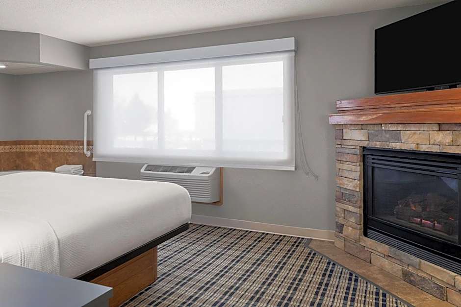 AmericInn by Wyndham Grand Forks