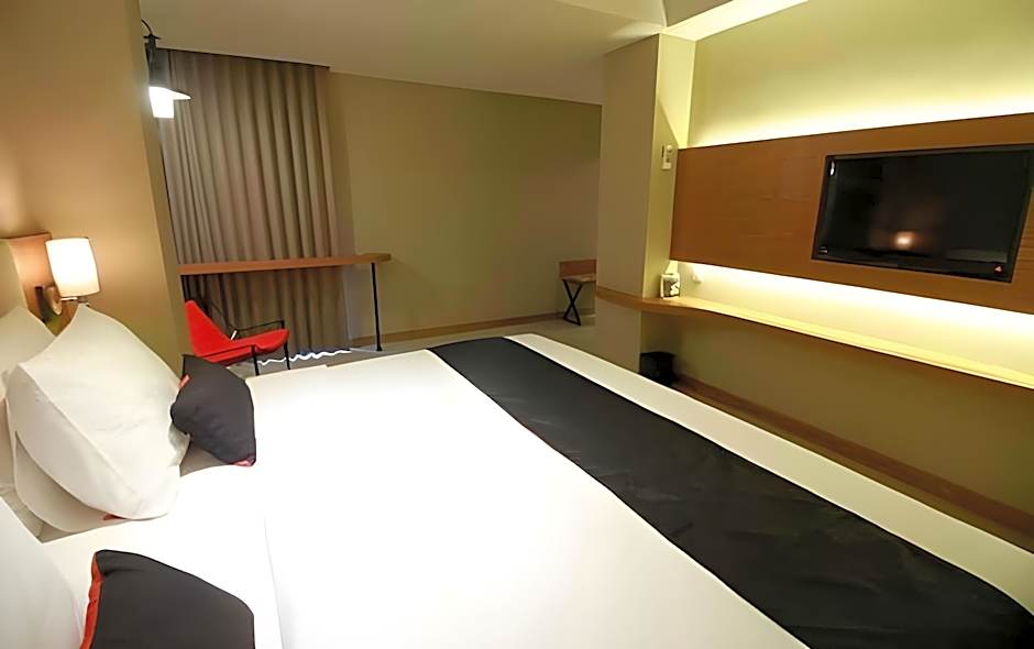 Yellow Star Ambarukmo Hotel