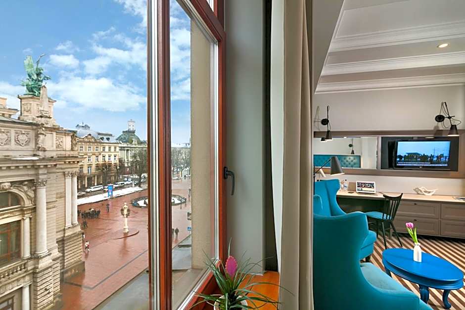 PANORAMA Lviv Hotel