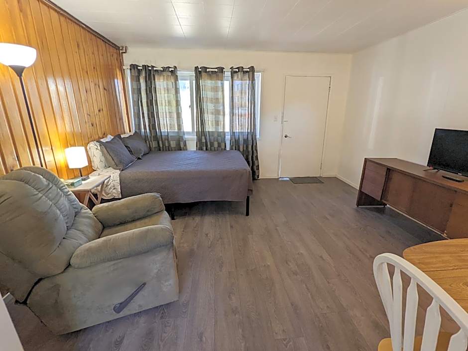 Deerview Lodge & Cabins - Princeton BC