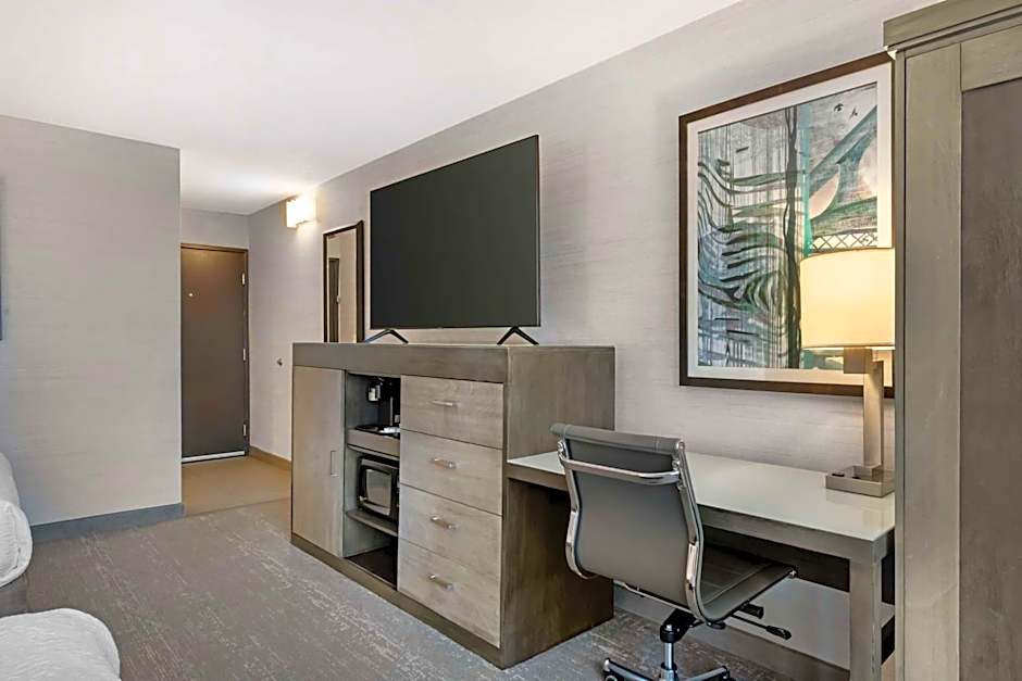 Best Western Plus Agate Beach Inn
