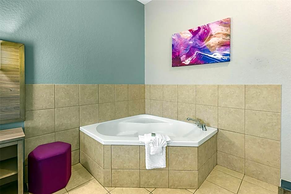 Best Western Plus San Antonio East Inn & Suites