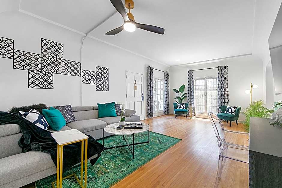 Cozy Retreat near Beverly Hills Parking, Laundry, Parking