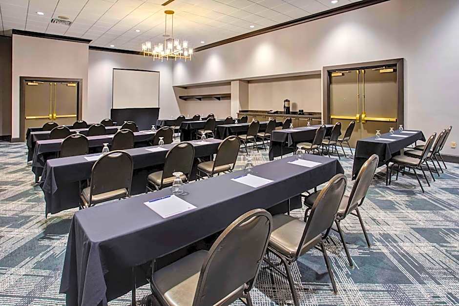 DoubleTree by Hilton Lansing