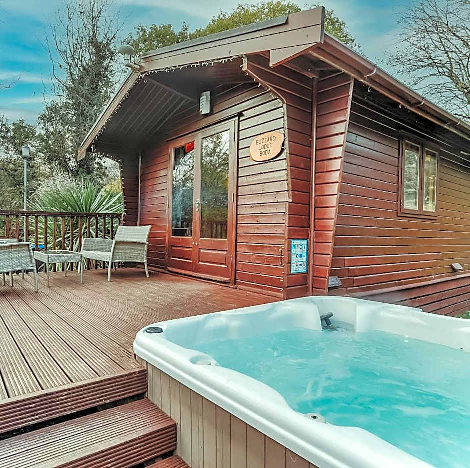 Herons Lake Retreat Hot Tub Lodges