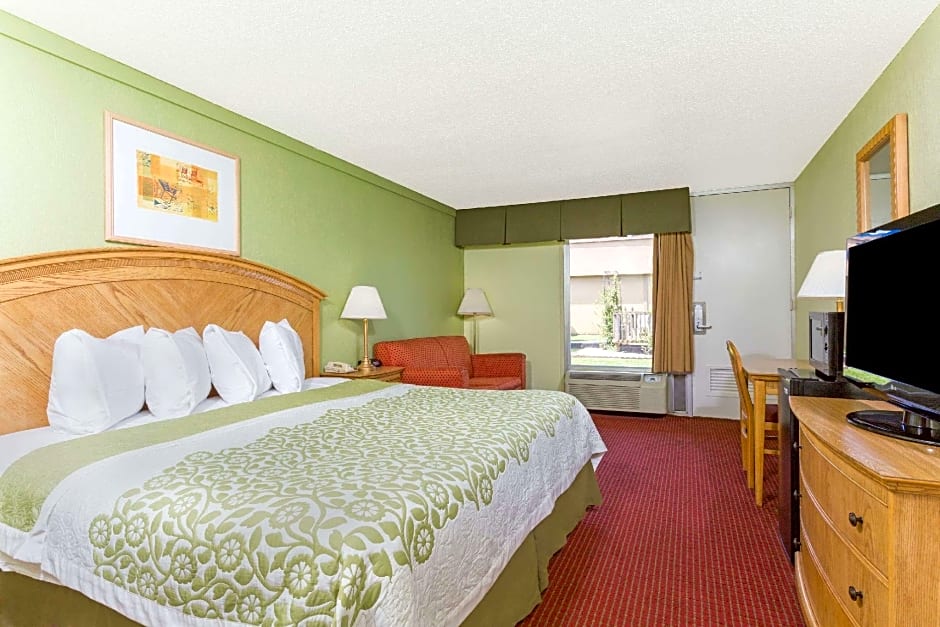 Days Inn by Wyndham Washington