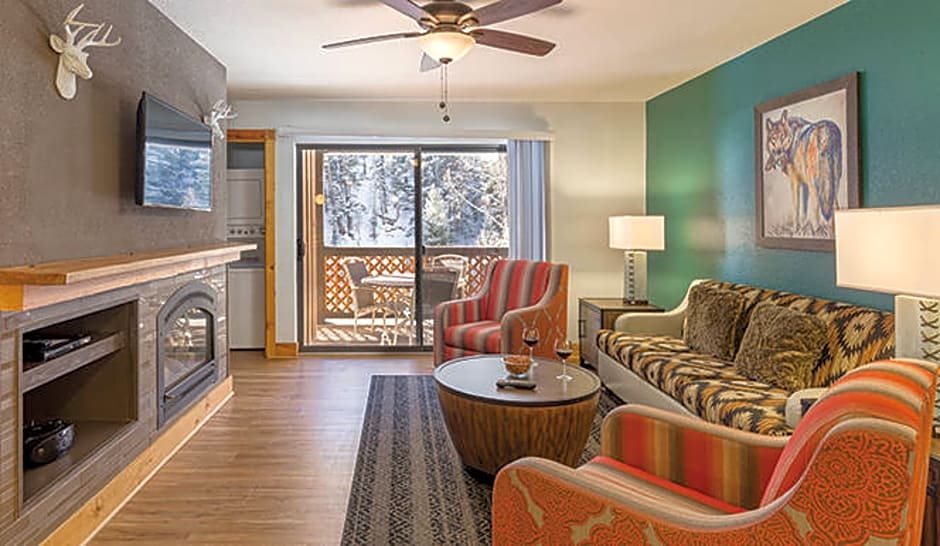 2 Bedroom Condo — 6 fotoğraftan 1. fotoğraf