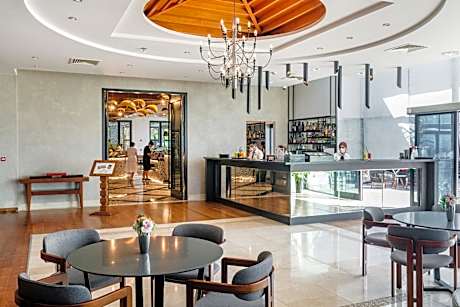 Korineum Golf & Beach Resort - Alojamientos en KYRENIA