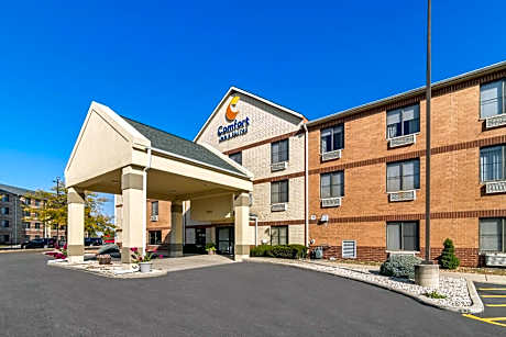 Comfort Inn & Suites near Tinley Park Amphitheater