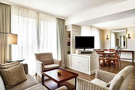 Apartment, 3 Bedrooms, Smoking, Balcony (3 Double Beds)