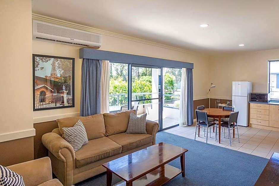 Hawkesbury Race Club Motel