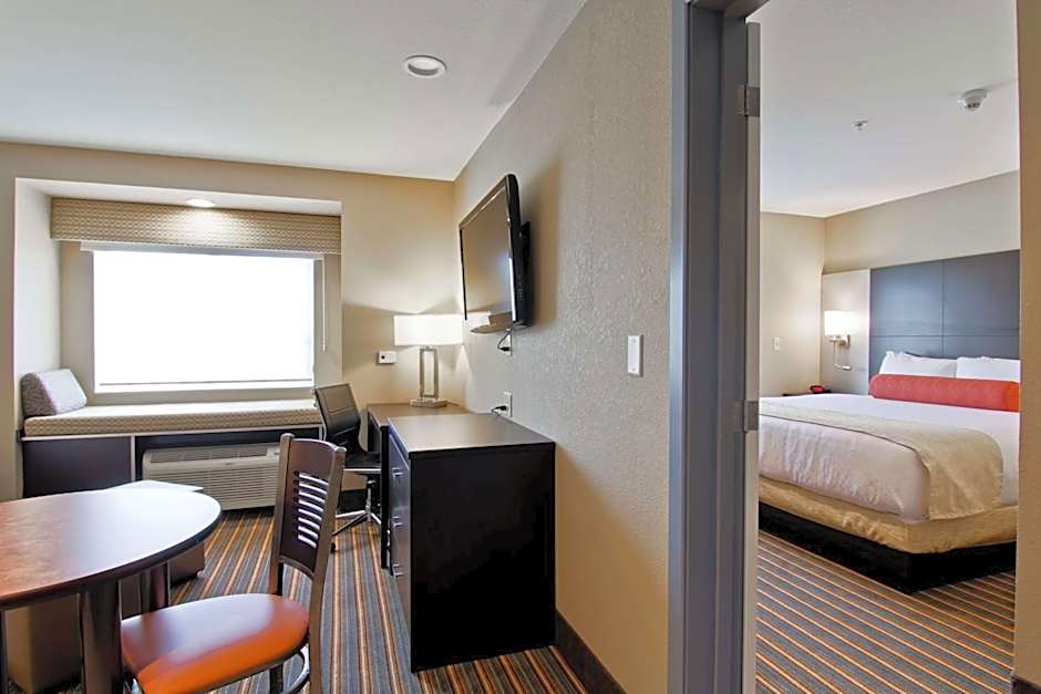 Best Western Plus Woodstock Inn & Suites