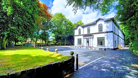 Ideal Lodgings in Thorncliffe Apartments