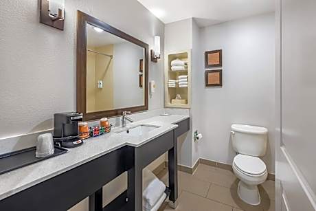 Queen Suite with Two Queen Beds - Non Smoking
