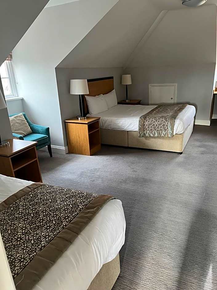 The Riverside House Hotel