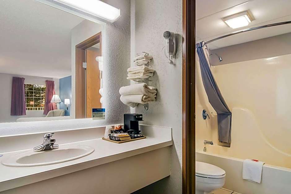 Econo Lodge Branson Theater District