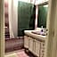 Female dorm- Femme dortoir Paris 8pm-10am