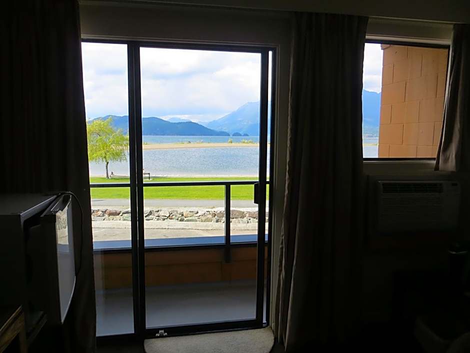 Photo 1 of 16 of 1 King Bed, Lake View, Balcony