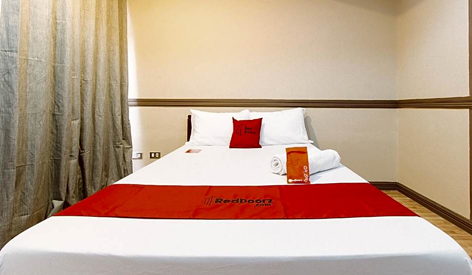 RedDoorz Plus @ Robinson's Circle (Quarantine Hotel)