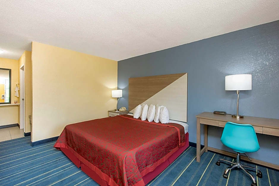 Days Inn by Wyndham Salem, Illinois
