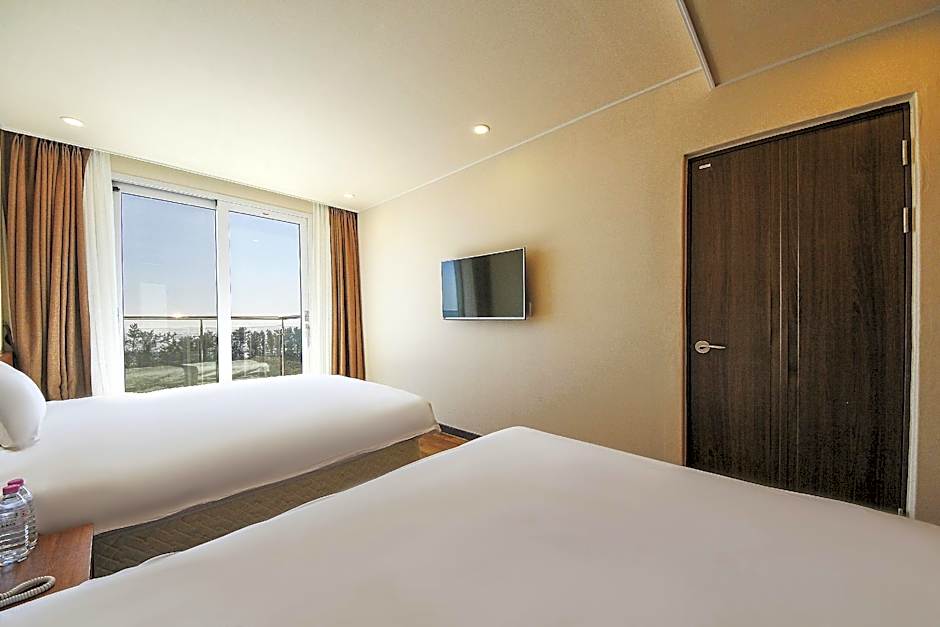 Jungmun Oceanblue Hotel