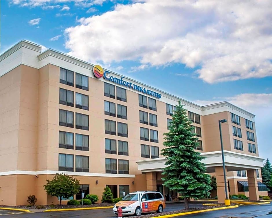 Comfort Inn & Suites Watertown