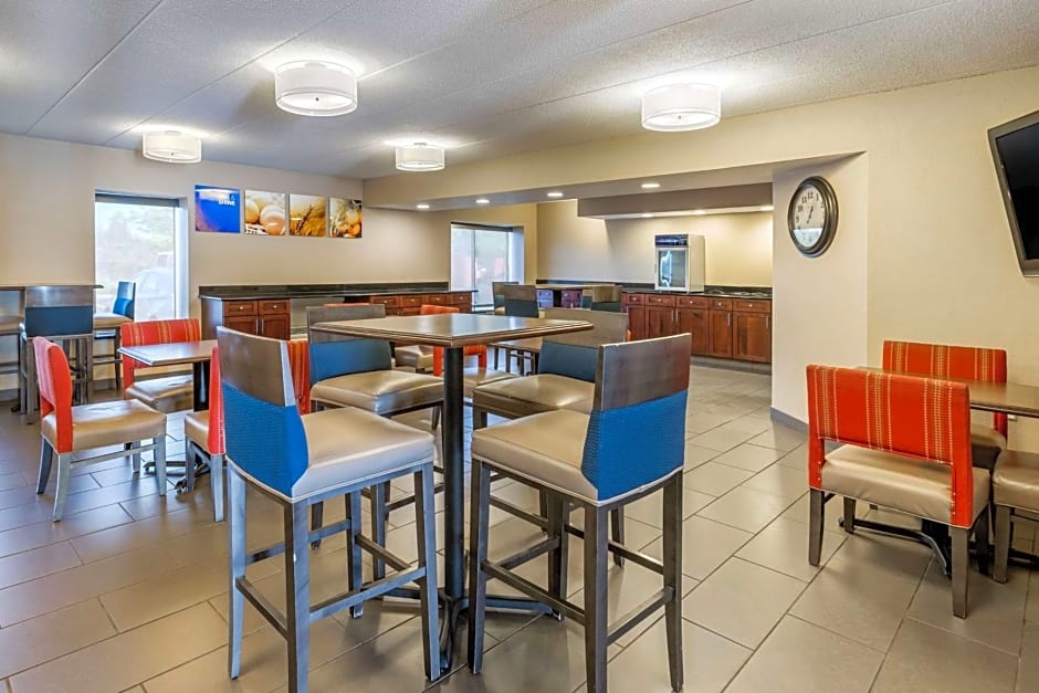 Comfort Inn Grand Rapids Airport